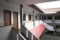Hotel Reddoorz Near Btc 3*